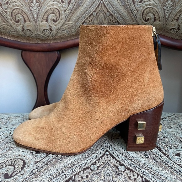 Stuart Weitzman Tan Suede Ankle Boots Studded Block Heel Retail $598 Size 7.5 - Picture 4 of 9
